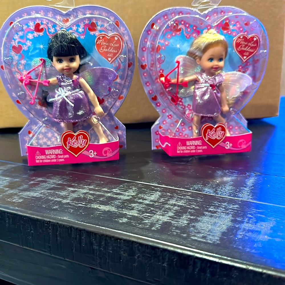 2009 Target Stores Kelly and Kayla Valentine Dolls